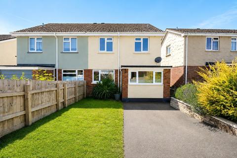 3 bed property, in Howards Close, £270,000