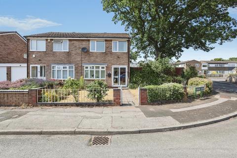 3 bed property, in Cornel Close, £230,000