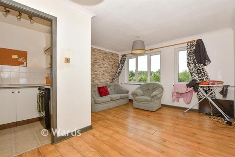 1 bed property, in Church Street, £140,000