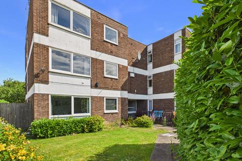 1 bed property, in St. Michaels Mount Flats, £60,000