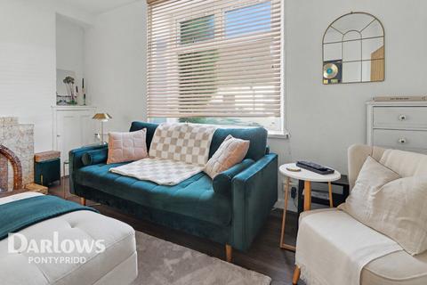 3 bed property, in Rees Terrace, £180,000