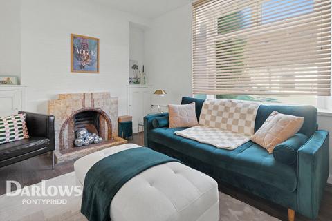 3 bed property, in Rees Terrace, £180,000