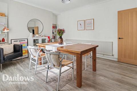 3 bed property, in Rees Terrace, £180,000
