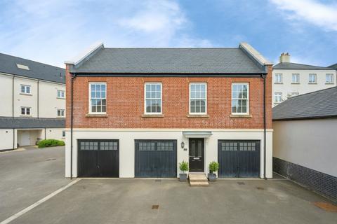2 bed property, in Corvus Mews, £200,000