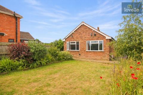 2 bed property, in Spinney Close, £179,950