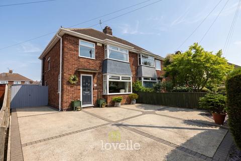 3 bed property, in Summerfield Avenue, £192,000
