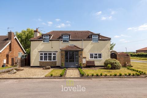 3 bed property, in North End, £299,950