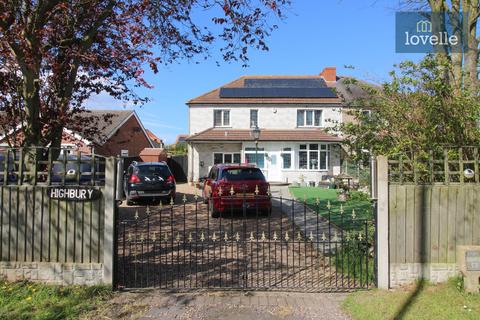 4 bed property, in Conisholme Road, £280,000