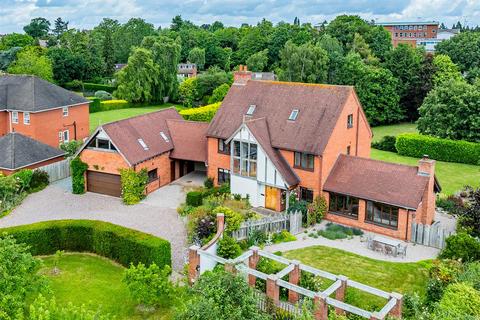 4 bed property, in 3 Silver Birch Drive, £1,150,000