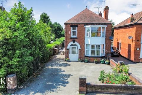 3 bed property, in Station Road, £280,000