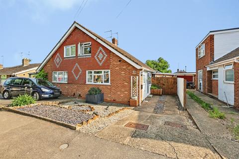 2 bed property, in Mallory Walk, £270,000