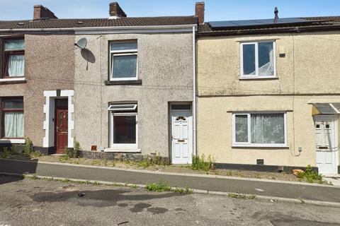 2 bed property, in Hamilton Street, £110,000