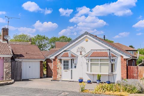 2 bed property, in Blue Pots Close, £350,000
