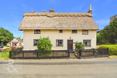 3 bed property, in The Green, £575,000