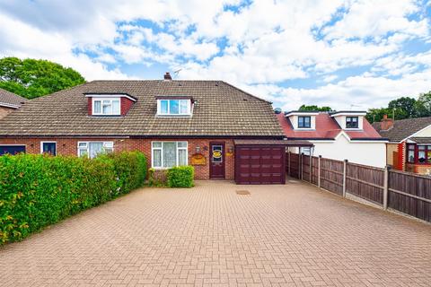 3 bed property, in Maidstone Road, £425,000