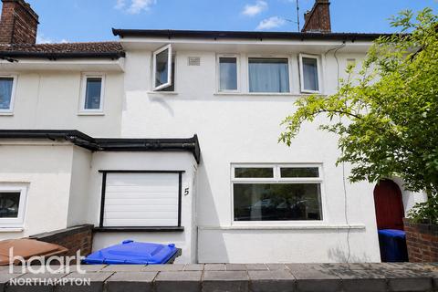 3 bed property, in Hastings Road, £230,000