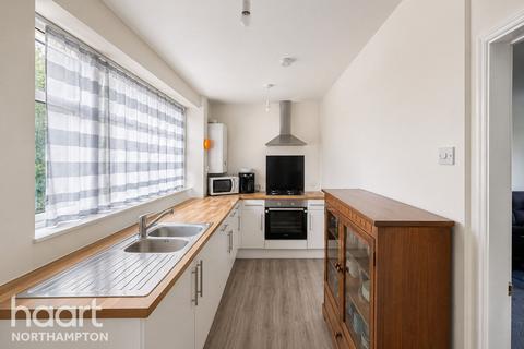 3 bed property, in Hastings Road, £230,000