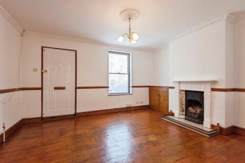 3 bed property, in Queens Road, £290,000