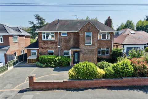 4 bed property, in Kings Walk, £750,000