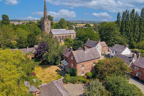 6 bed property, in Church Street, £950,000