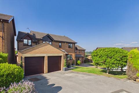 4 bed property, in Yews Close, £550,000