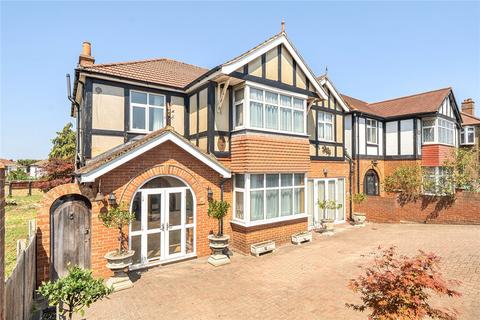 7 bed property, in Tolworth Rise North, £900,000