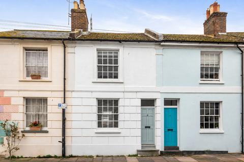3 bed property, in Queens Gardens, £550,000