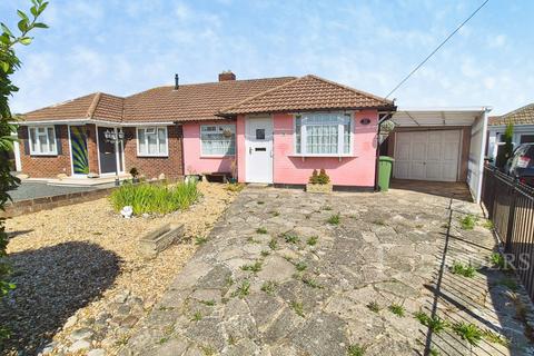 2 bed property, in Ravens Close, £315,000