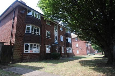 1 bed property, in Upper Elmers End Road, £239,950