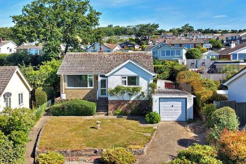2 bed property, in Ashleigh Drive, £425,000