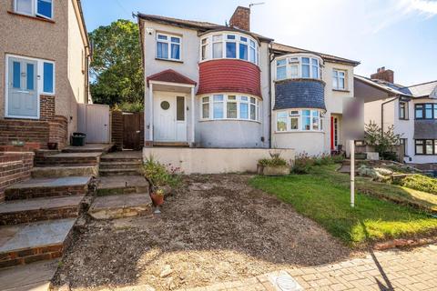 3 bed property, in Copthorne Avenue, £475,000
