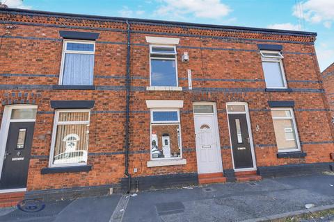2 bed property, in Ford Lane, £77,500