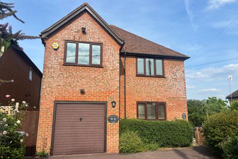 4 bed property, in Oak Tree Road, £775,000