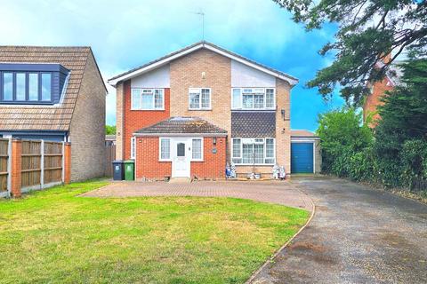 4 bed property, in Station Road South, £400,000