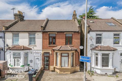 3 bed property, in Ley Street, £525,000