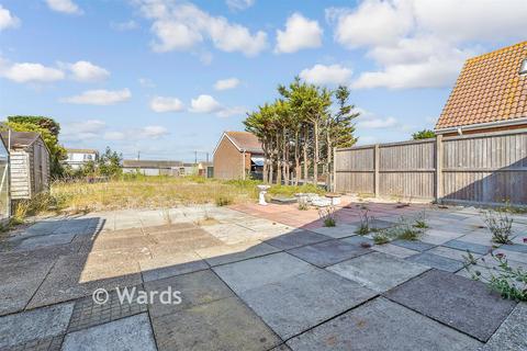 3 bed property, in Coast Drive, £300,000