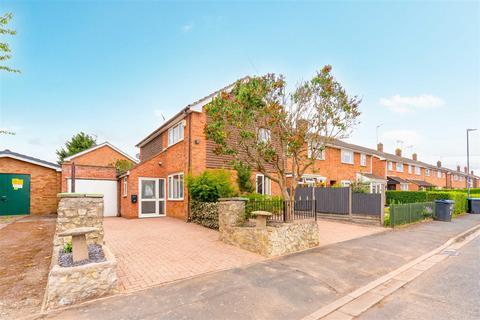 3 bed property, in Hastings Road, £270,000