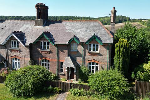 4 bed property, in Missenden Road, £695,000
