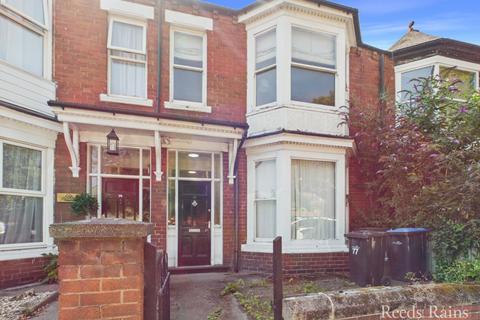 6 bed property, in Roman Road, £175,000