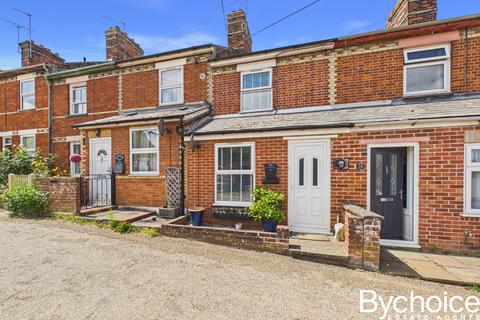 2 bed property, in Primrose Hill, £240,000