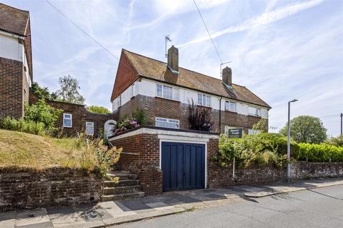 2 bed property, in Hurst Hill, £375,000