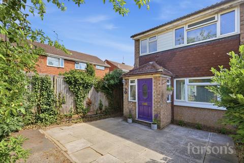 3 bed property, in Heather Close, £410,000
