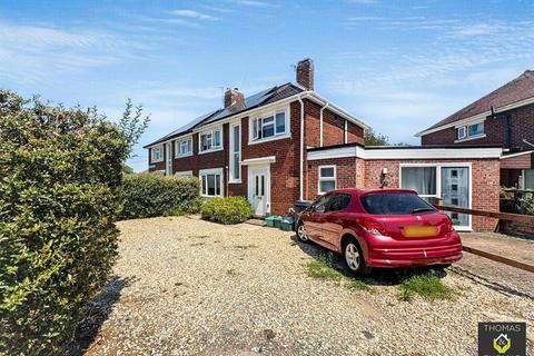 6 bed property, in Chequers Road, £325,000