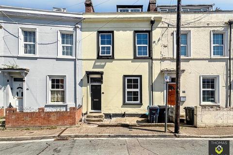 6 bed property, in Worcester Parade, £350,000