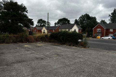 Land, in Parking Space at 4 Blyth Row, £500