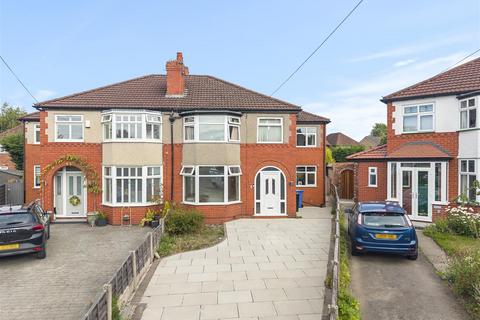 4 bed property, in Woodville Drive, £525,000