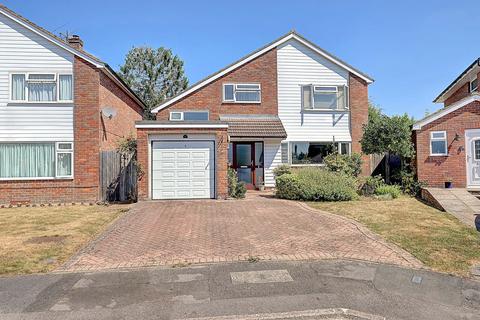 4 bed property, in Rosetree Close, £700,000