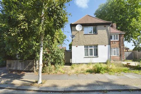 2 bed property, in Prince Regent Lane, £350,000