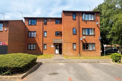 Studio, in Newcourt, £150,000