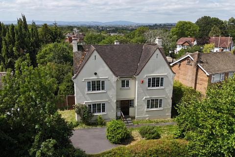 4 bed property, in Stroud Road, £500,000